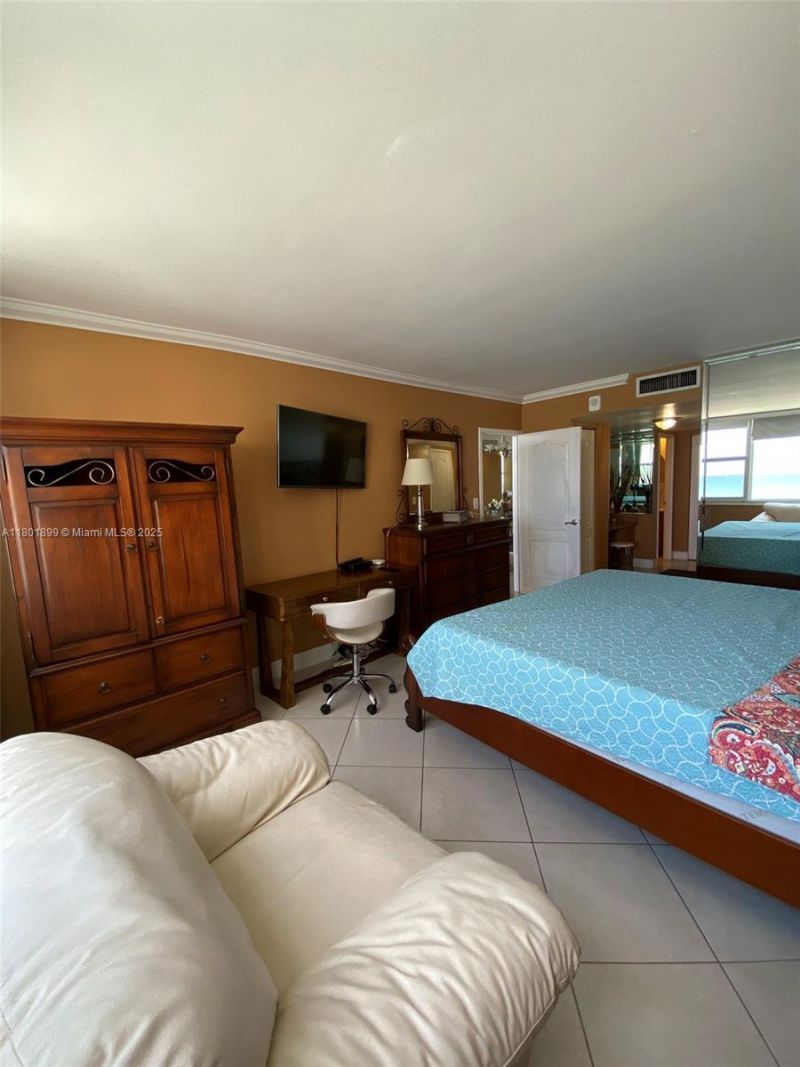 3180 S Ocean Dr, Unit 403, Hallandale Beach, FL 33009 Photo