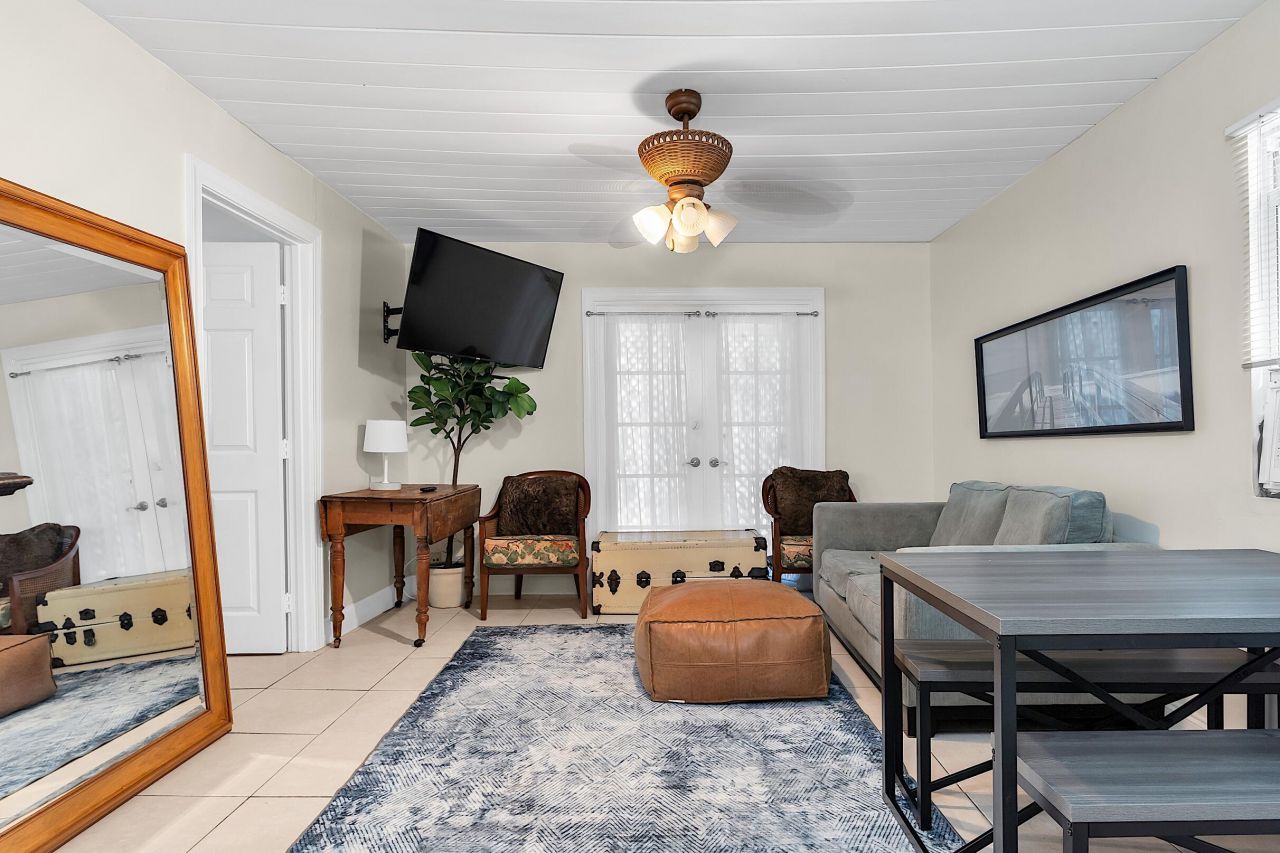 909 N Palmway, Unit B, Lake Worth Beach, FL 33460 Photo