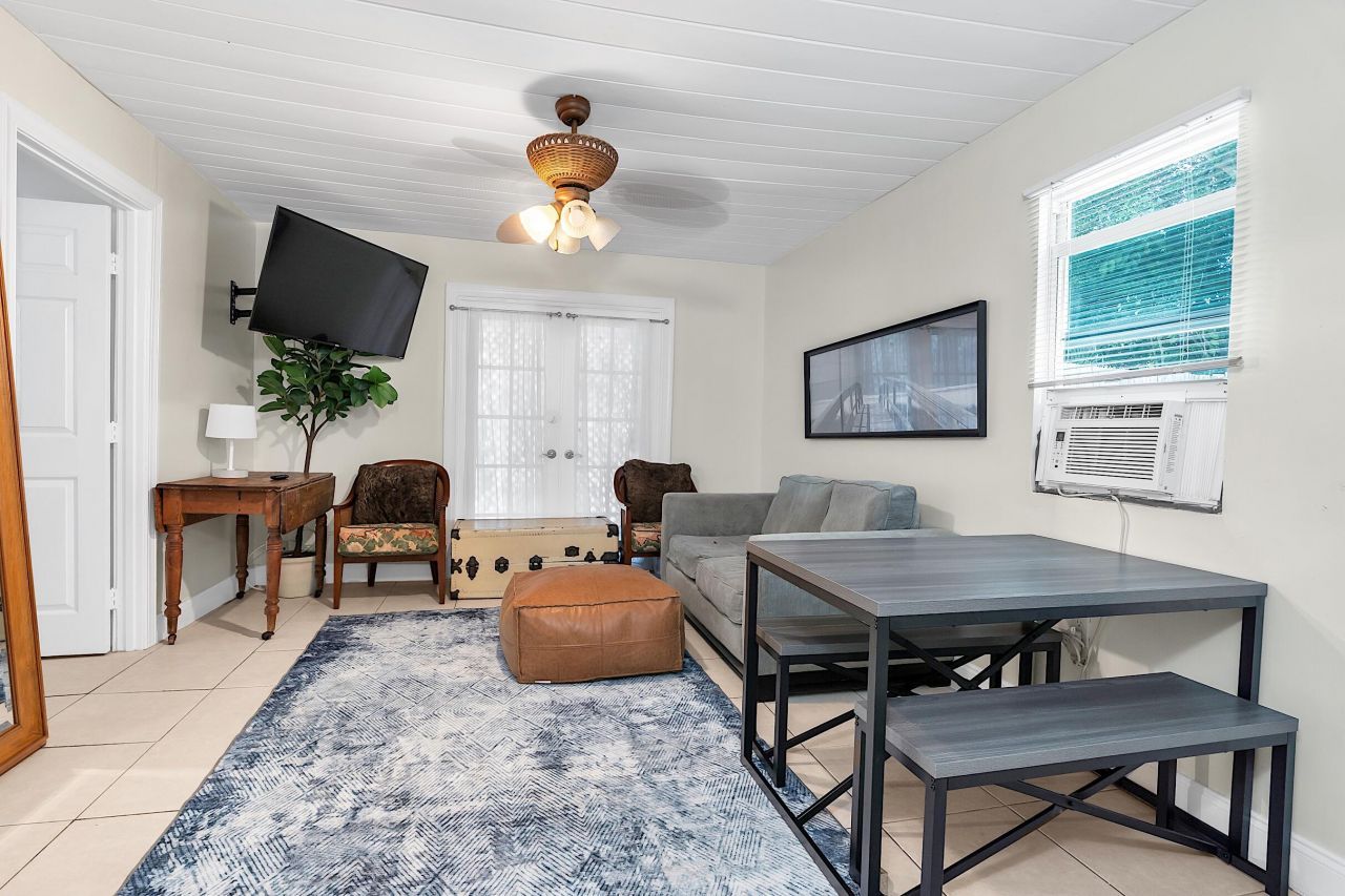 909 N Palmway, Unit B, Lake Worth Beach, FL 33460 Photo