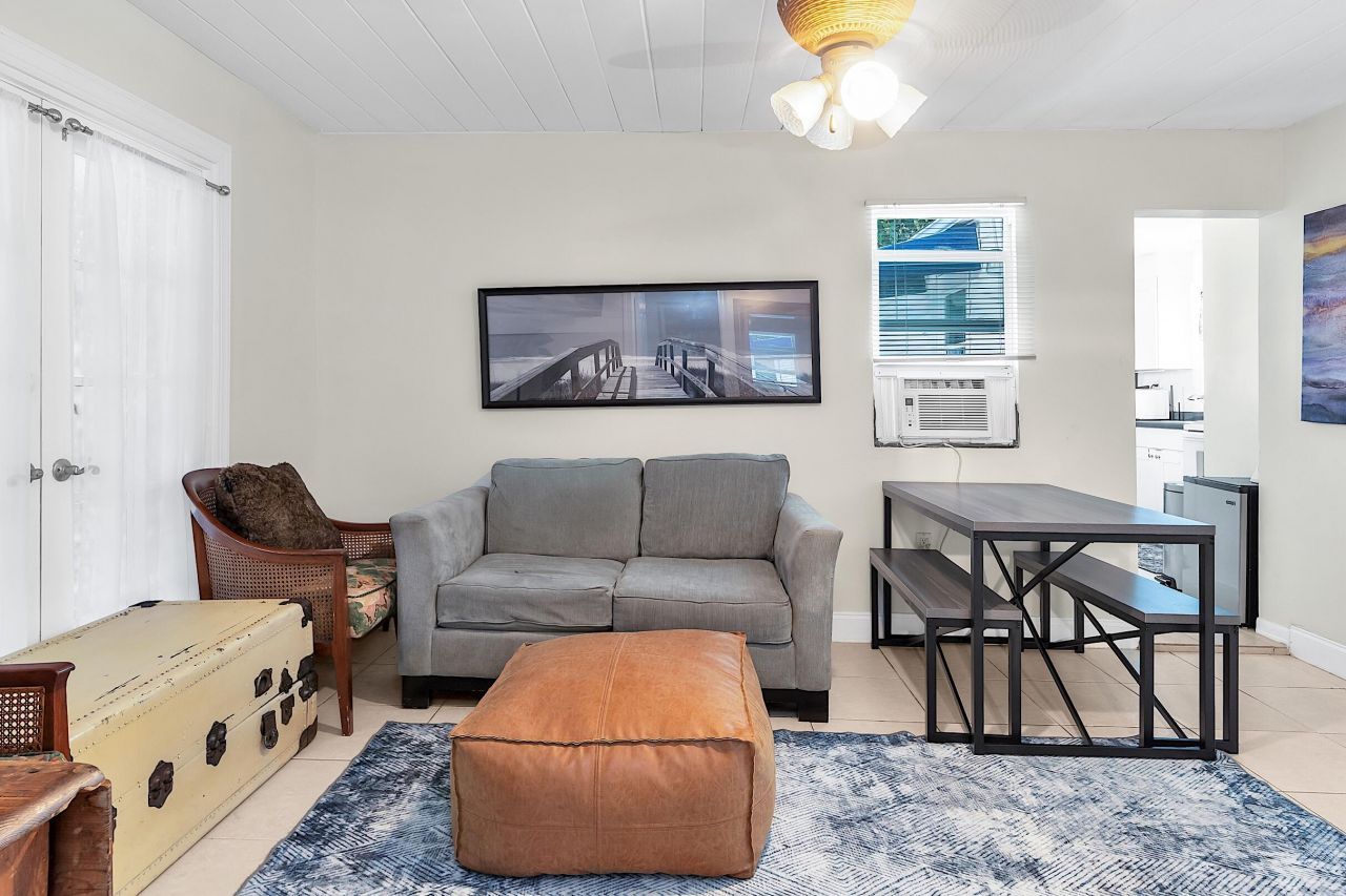 909 N Palmway, Unit B, Lake Worth Beach, FL 33460 Photo