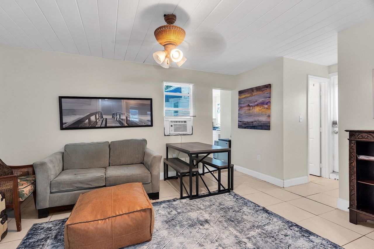 909 N Palmway, Unit B, Lake Worth Beach, FL 33460 Photo