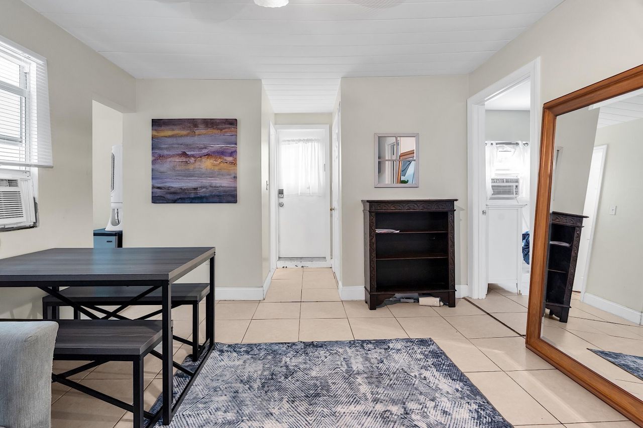 909 N Palmway, Unit B, Lake Worth Beach, FL 33460 Photo