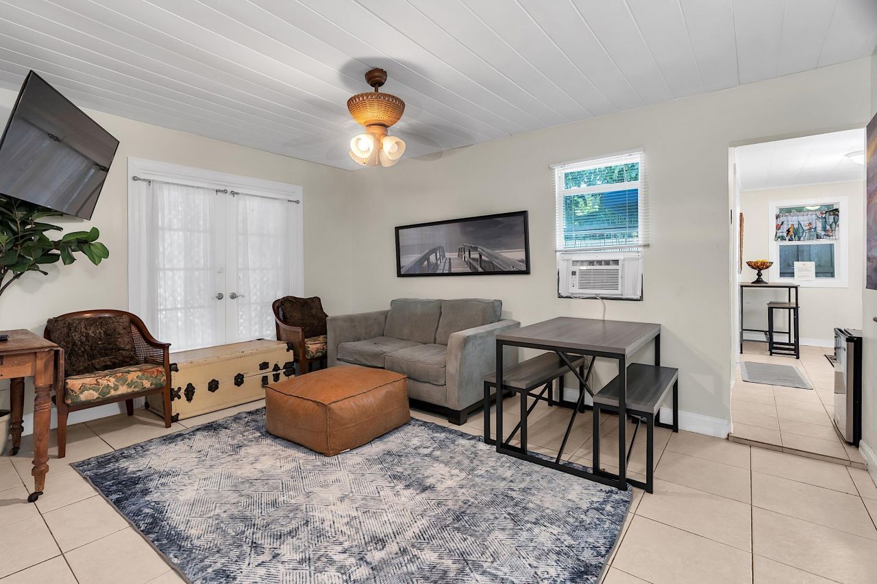 909 N Palmway, Unit B, Lake Worth Beach, FL 33460 Photo