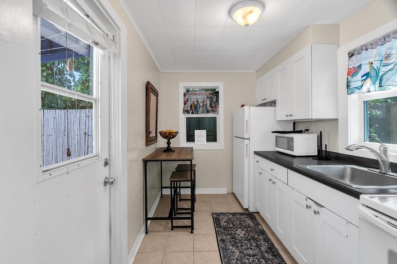 909 N Palmway, Unit B, Lake Worth Beach, FL 33460 Photo