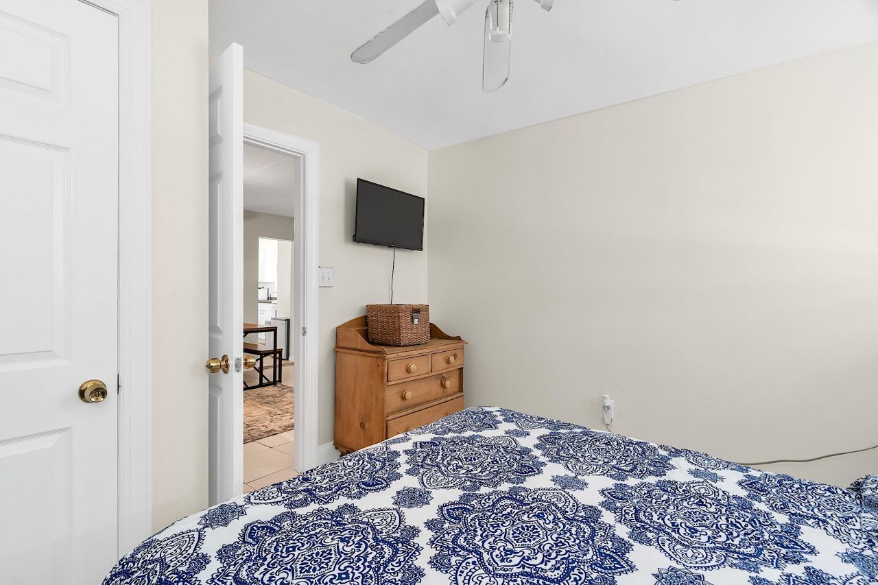 909 N Palmway, Unit B, Lake Worth Beach, FL 33460 Photo