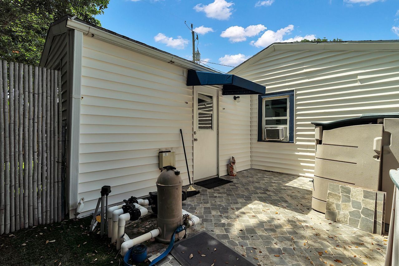 909 N Palmway, Unit B, Lake Worth Beach, FL 33460 Photo