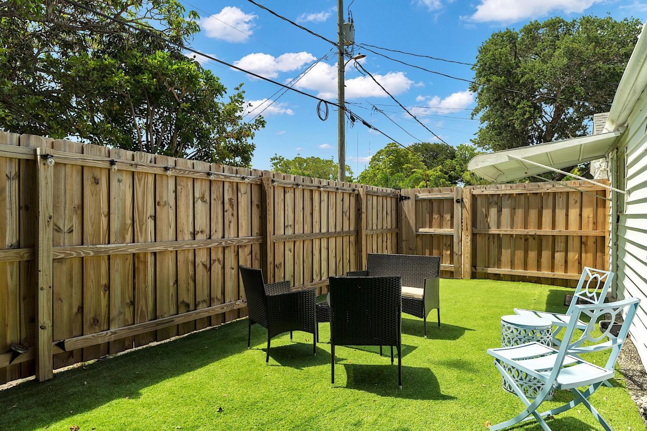 909 N Palmway, Unit B, Lake Worth Beach, FL 33460 Photo