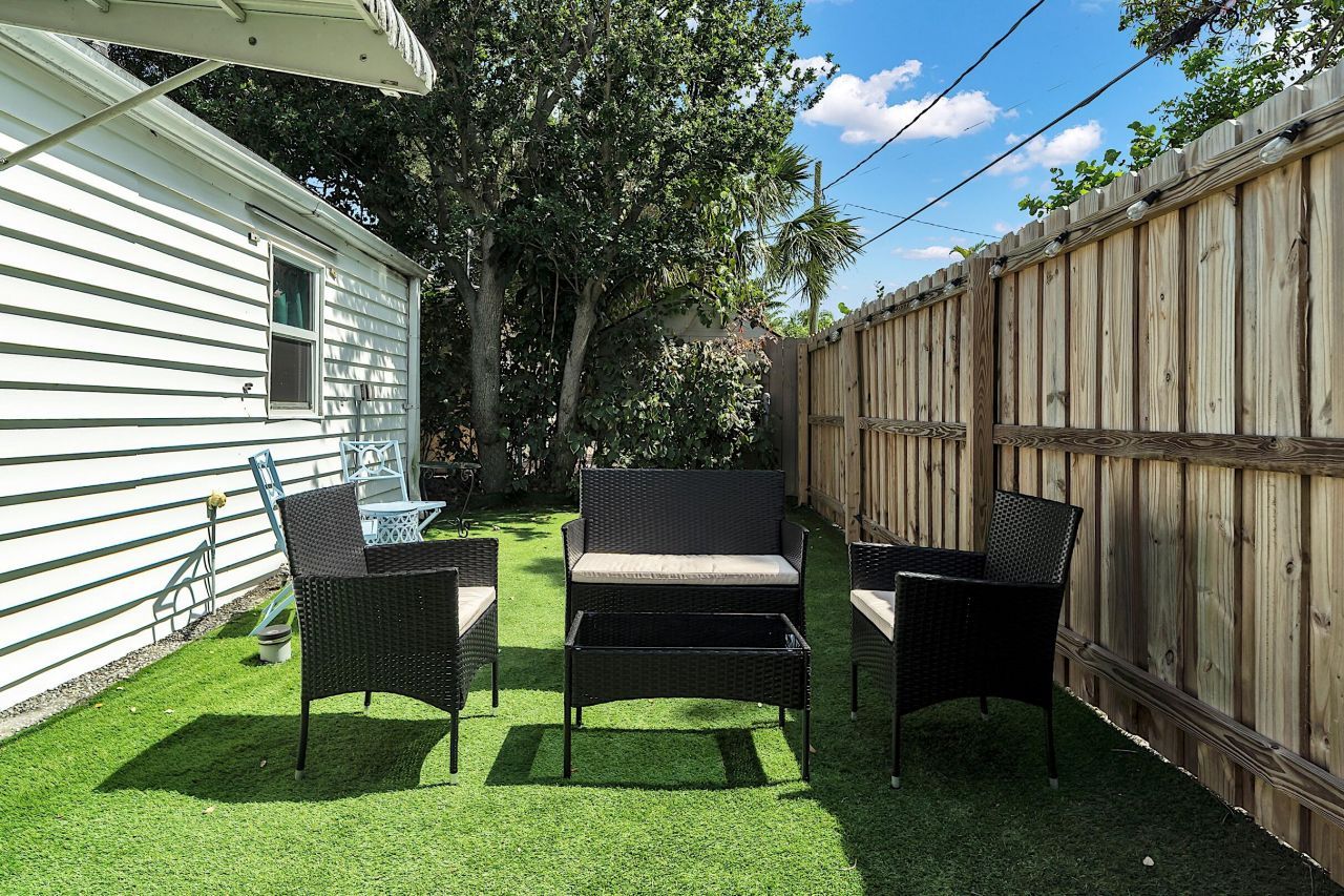 909 N Palmway, Unit B, Lake Worth Beach, FL 33460 Photo