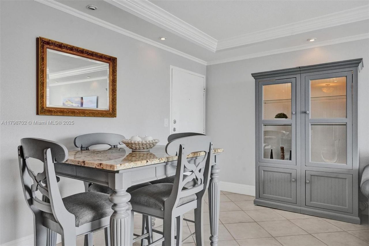 137 Golden Isles Dr, Unit 1105, Hallandale Beach, FL 33009 Photo