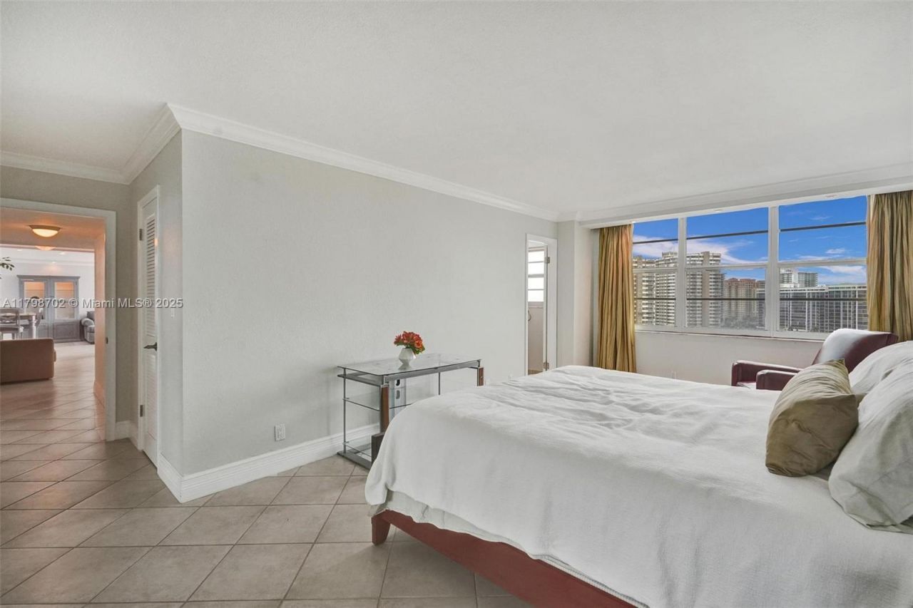 137 Golden Isles Dr, Unit 1105, Hallandale Beach, FL 33009 Photo