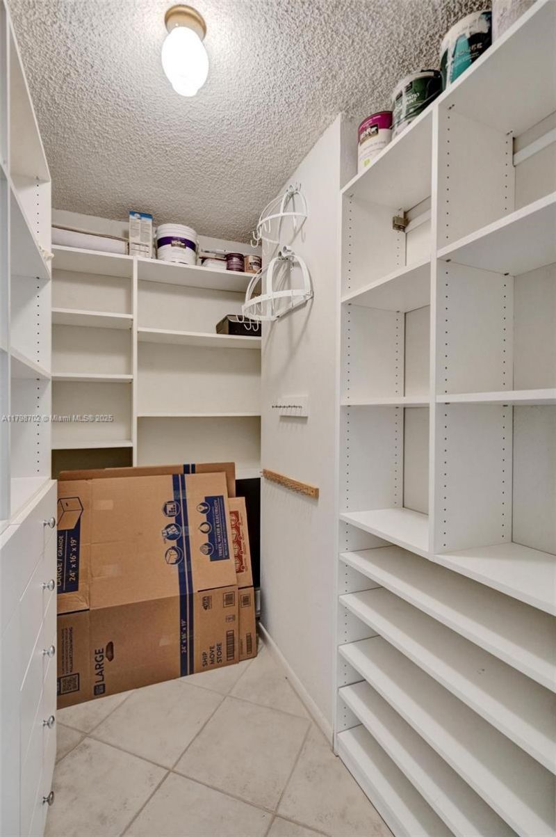 137 Golden Isles Dr, Unit 1105, Hallandale Beach, FL 33009 Photo