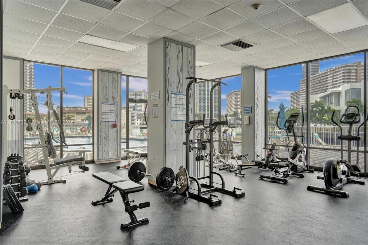 137 Golden Isles Dr, Unit 1105, Hallandale Beach, FL 33009 Photo