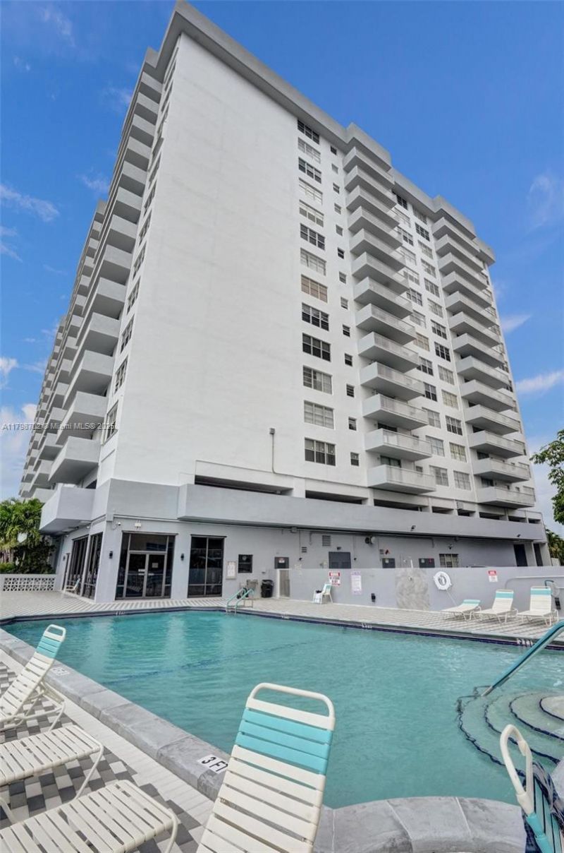137 Golden Isles Dr, Unit 1105, Hallandale Beach, FL 33009 Photo