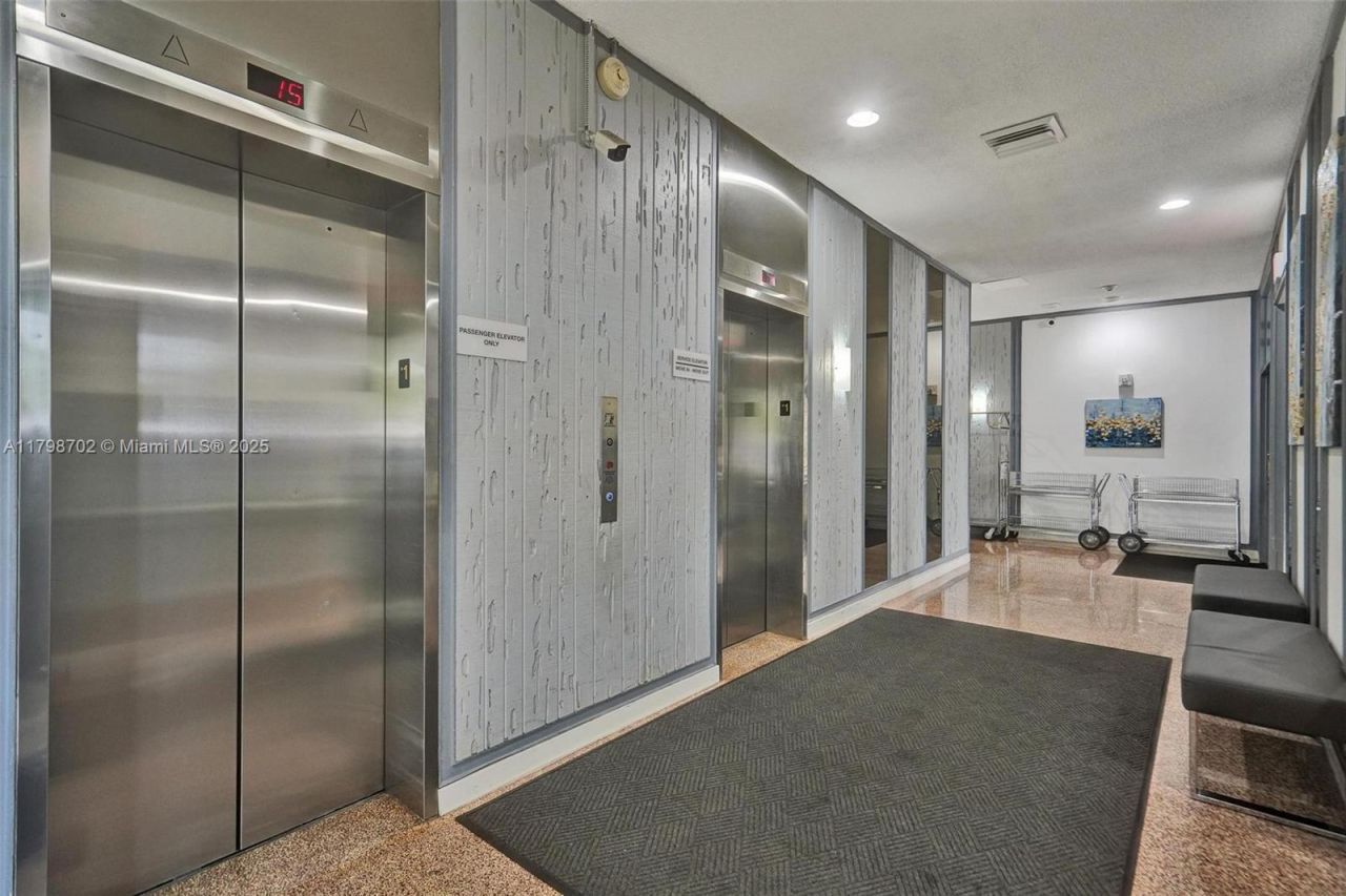 137 Golden Isles Dr, Unit 1105, Hallandale Beach, FL 33009 Photo