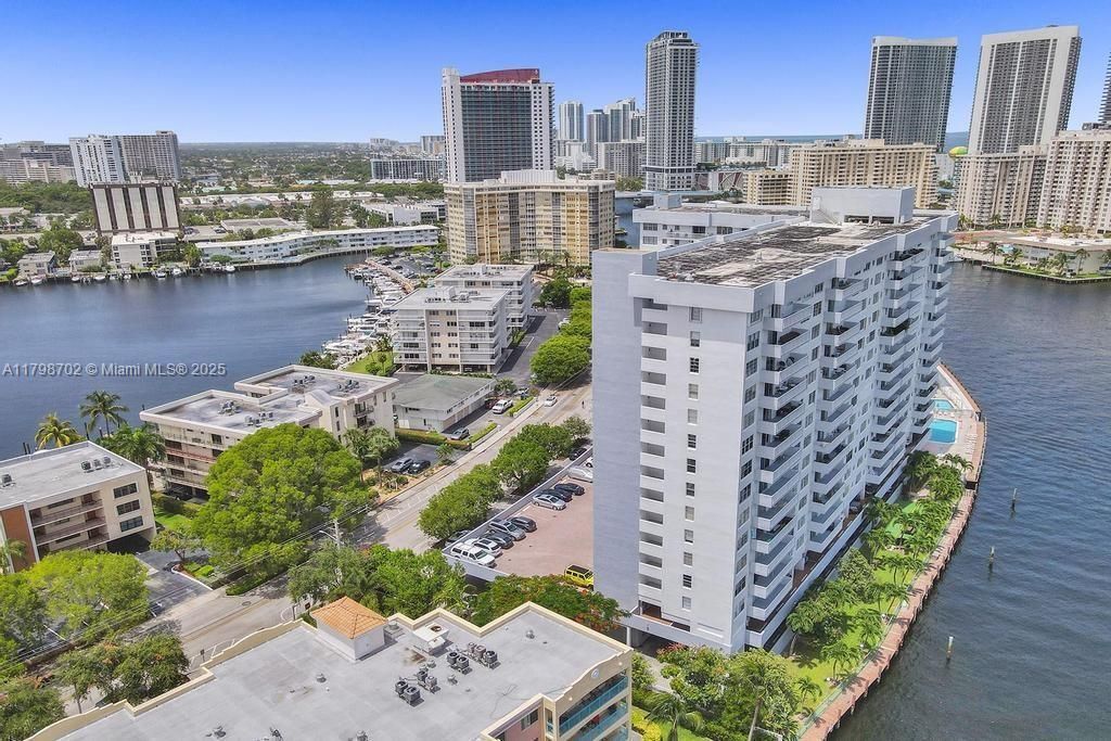 137 Golden Isles Dr, Unit 1105, Hallandale Beach, FL 33009 Photo