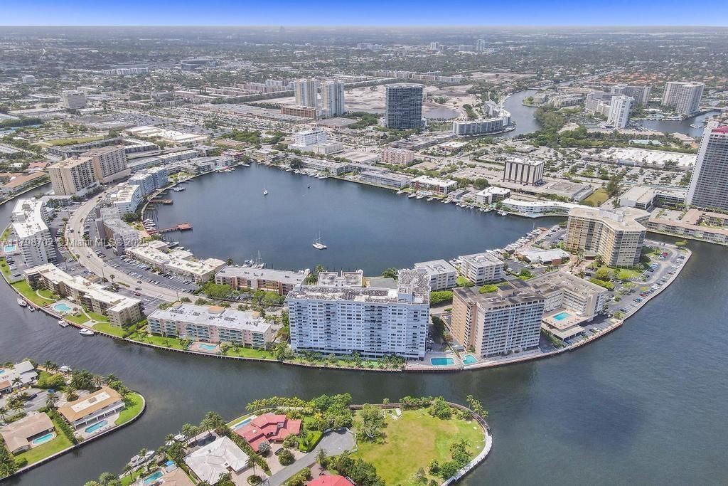 137 Golden Isles Dr, Unit 1105, Hallandale Beach, FL 33009 Photo