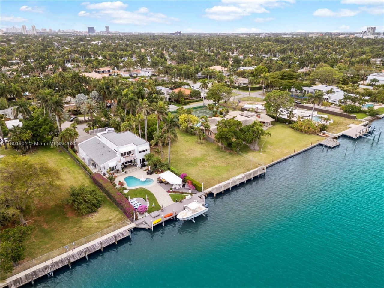 1018 S Northlake Dr, Hollywood, FL 33019 Photo