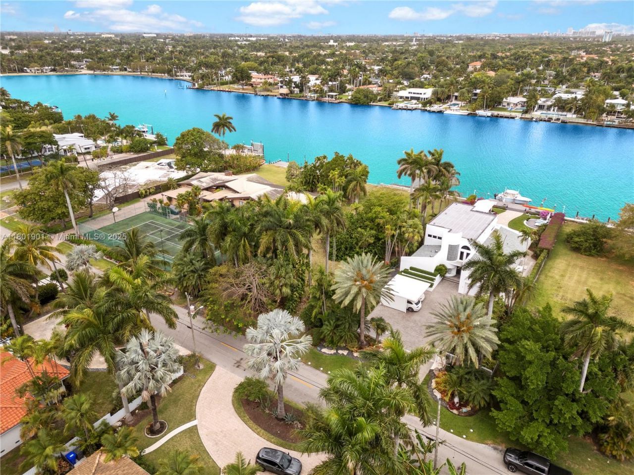 1018 S Northlake Dr, Hollywood, FL 33019 Photo