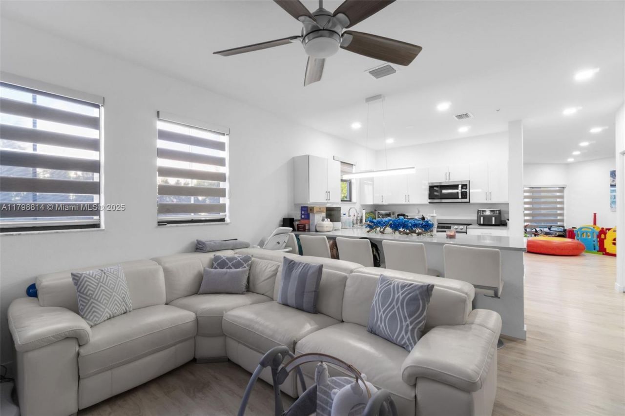 15540 SW 136th St, Unit 212, Miami, FL 33196 Photo