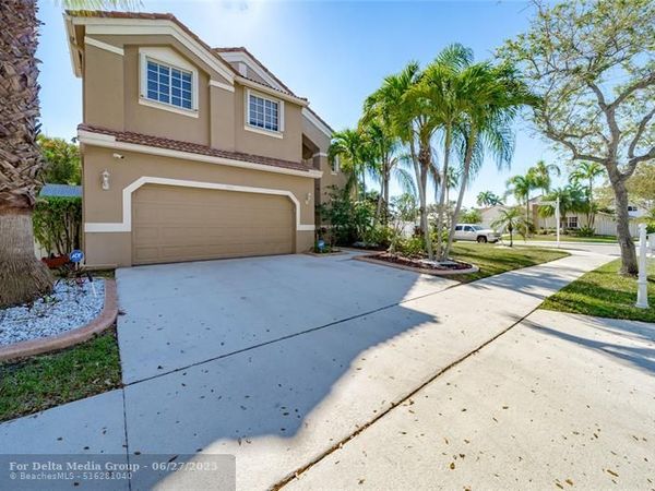 550 Slippery Rock Rd, Weston, FL 33327