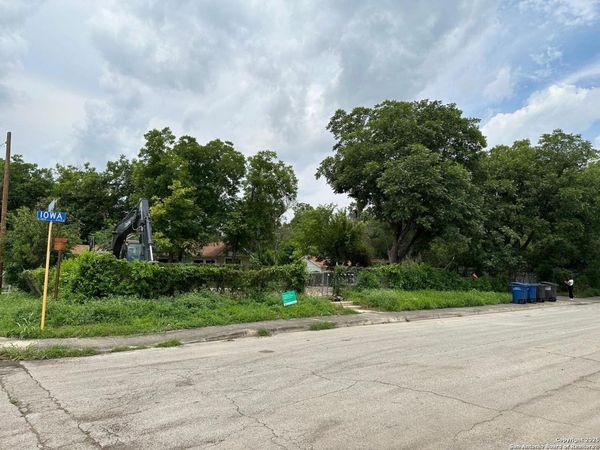 2001 Iowa, San Antonio, TX 78203