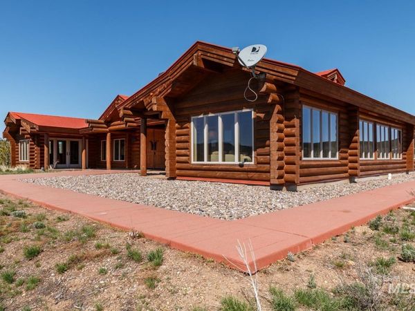 21800 Carringer, Mountain Home, ID 83647