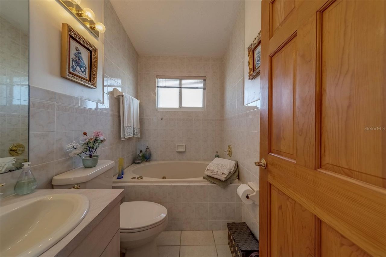 17606 Lee Avenue, Redington Shores, FL 33708 Photo