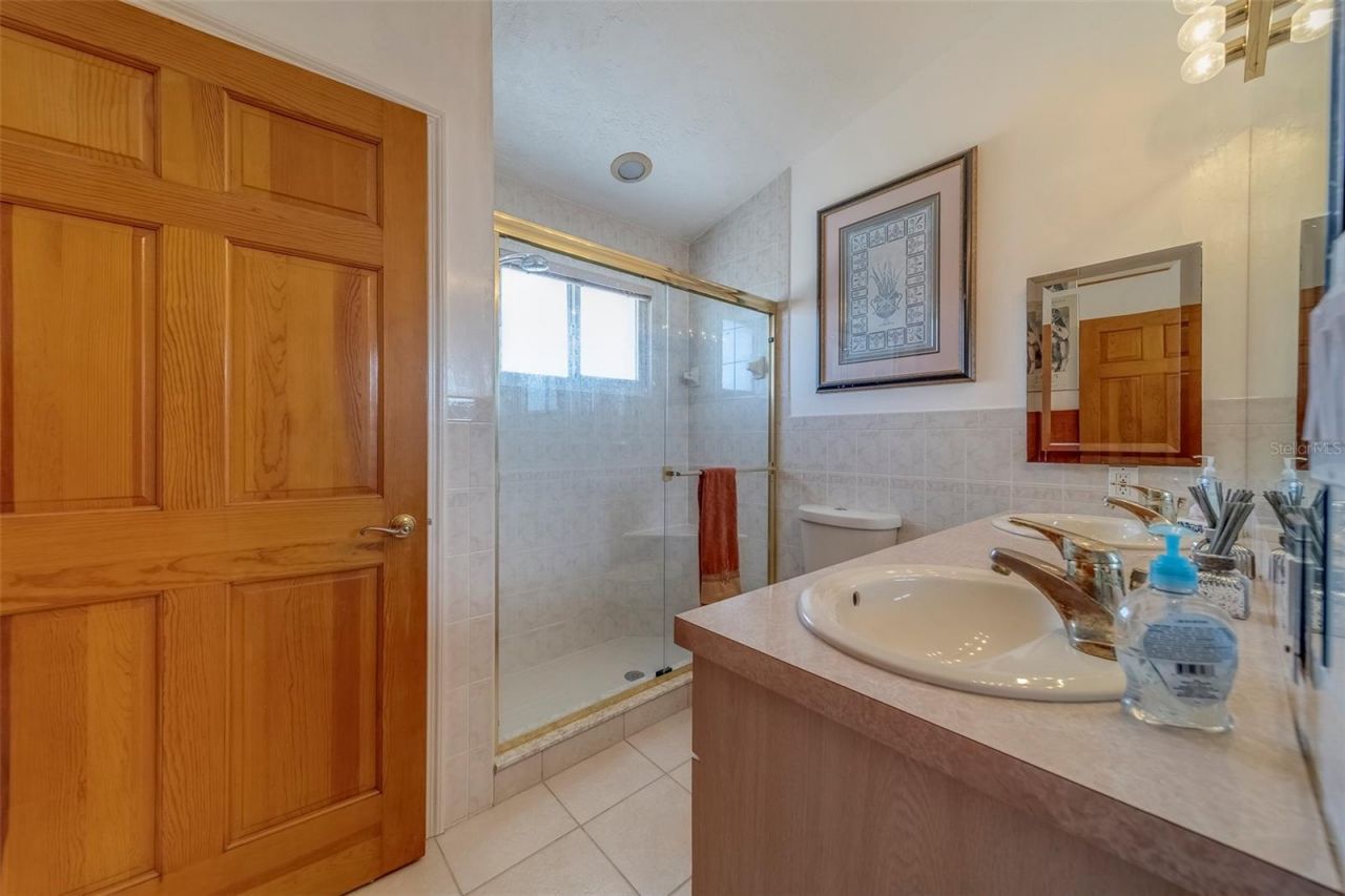 17606 Lee Avenue, Redington Shores, FL 33708 Photo