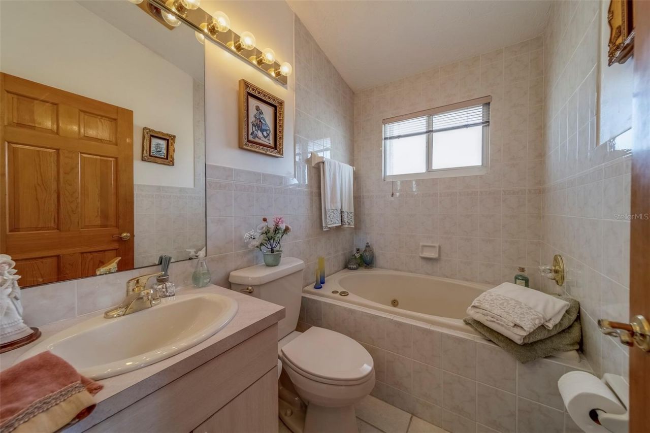 17606 Lee Avenue, Redington Shores, FL 33708 Photo