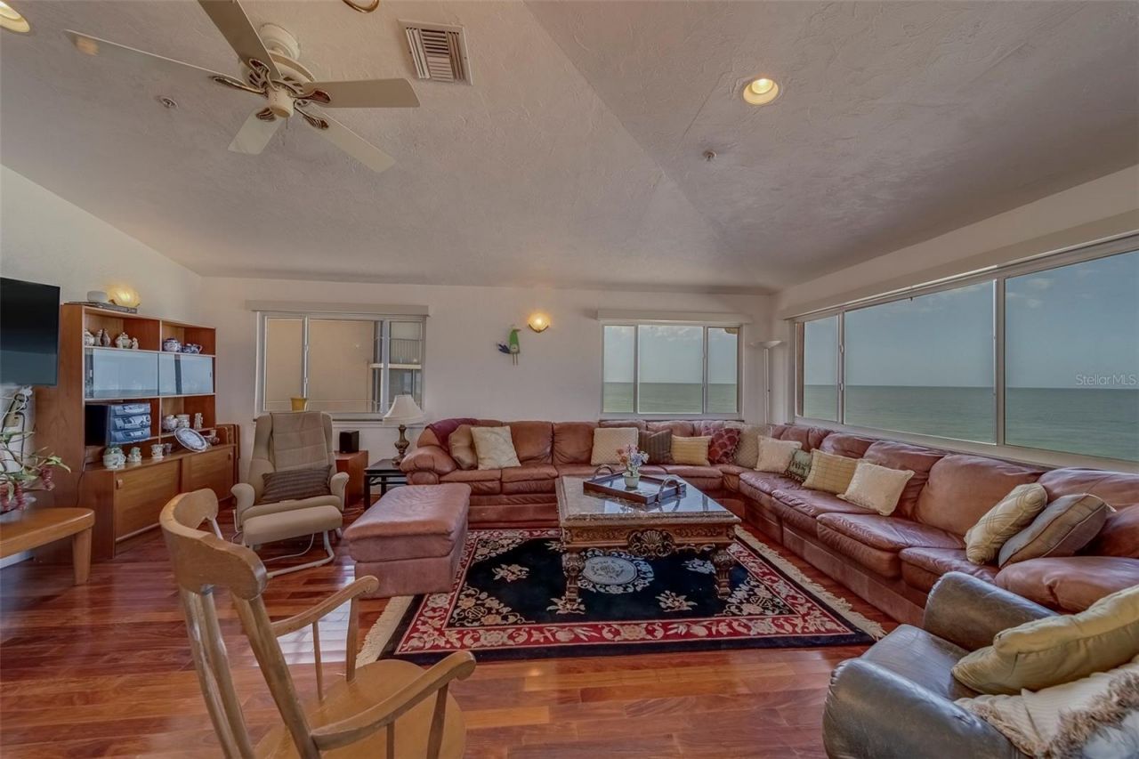 17606 Lee Avenue, Redington Shores, FL 33708 Photo