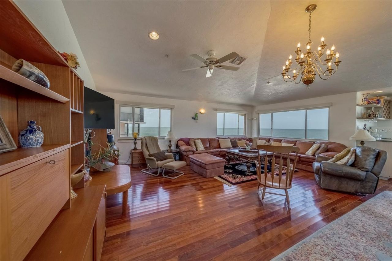 17606 Lee Avenue, Redington Shores, FL 33708 Photo