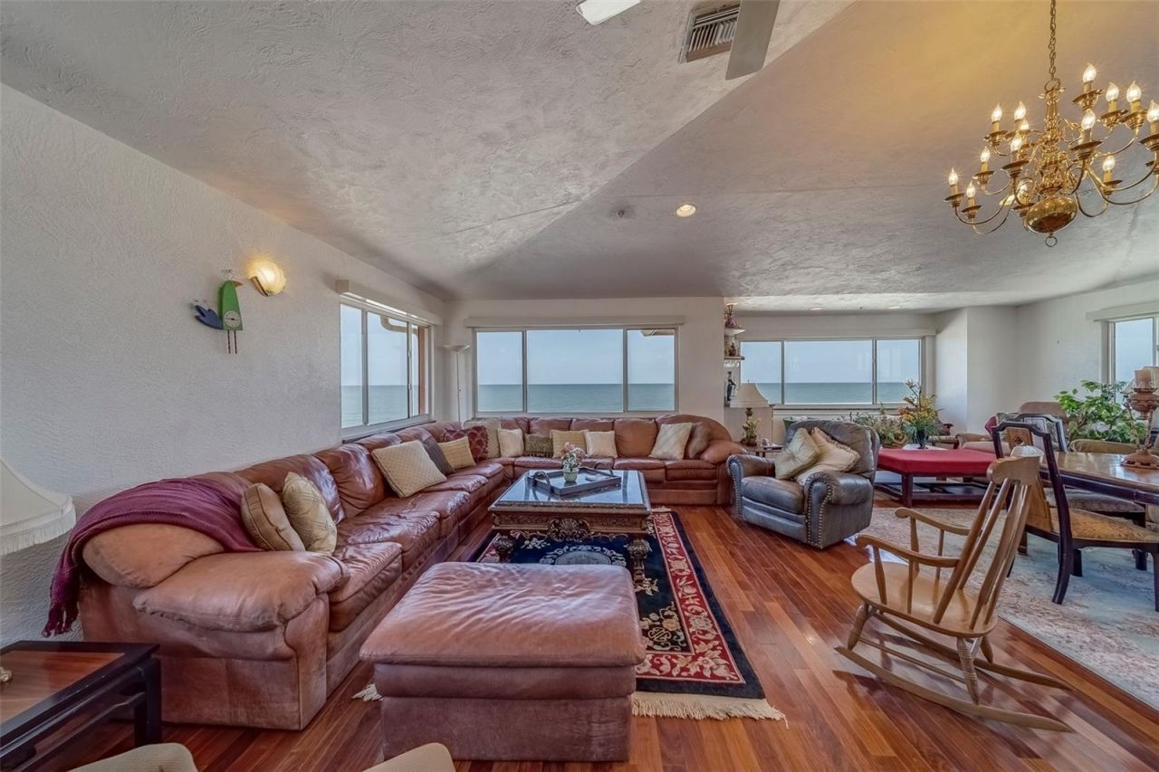 17606 Lee Avenue, Redington Shores, FL 33708 Photo