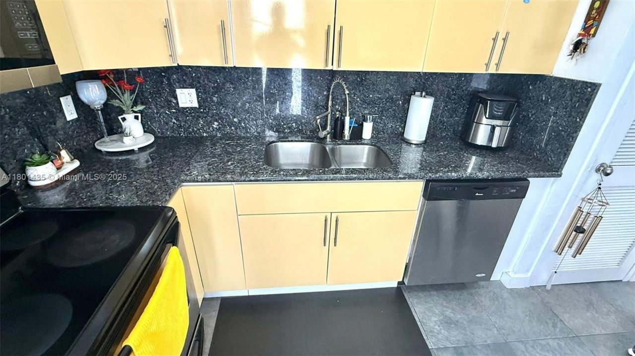 301 Golden Isles Dr, Unit 203, Hallandale Beach, FL 33009 Photo