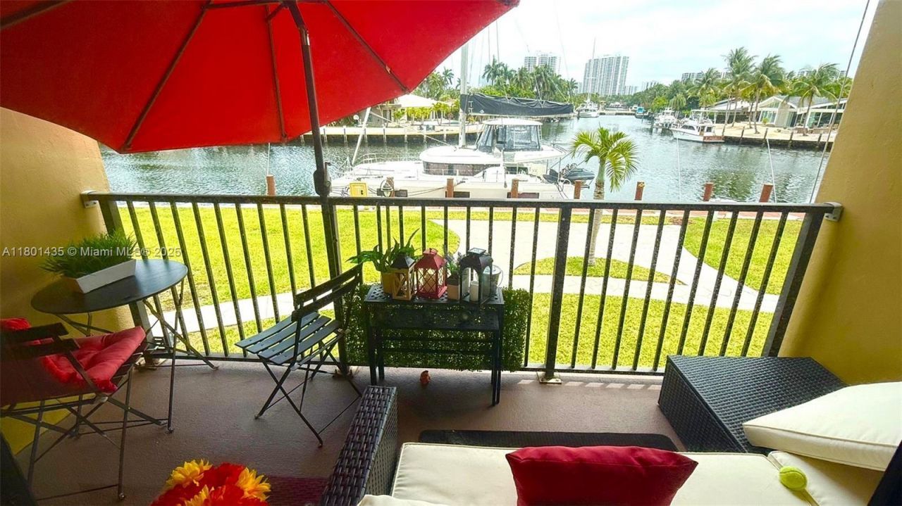 301 Golden Isles Dr, Unit 203, Hallandale Beach, FL 33009 Photo