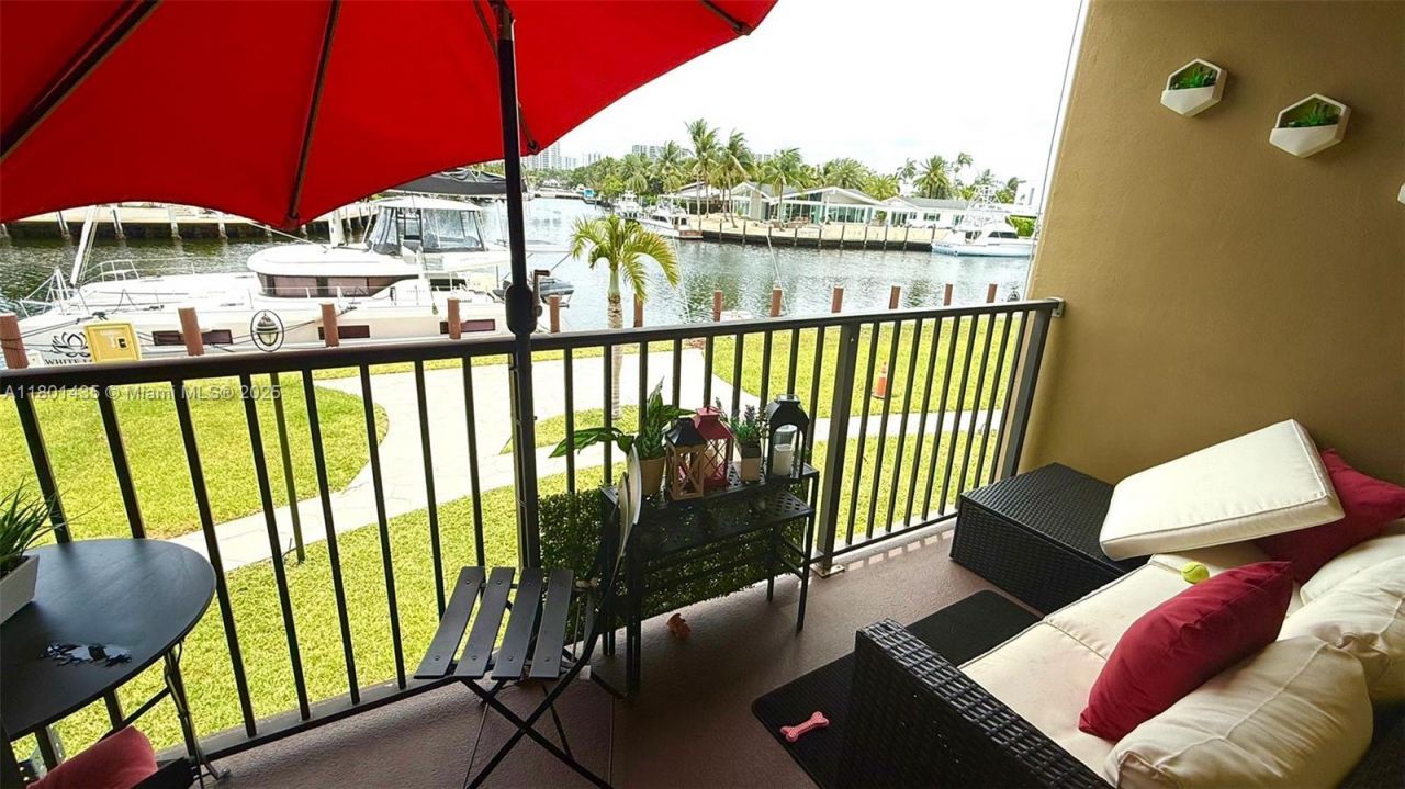 301 Golden Isles Dr, Unit 203, Hallandale Beach, FL 33009 Photo