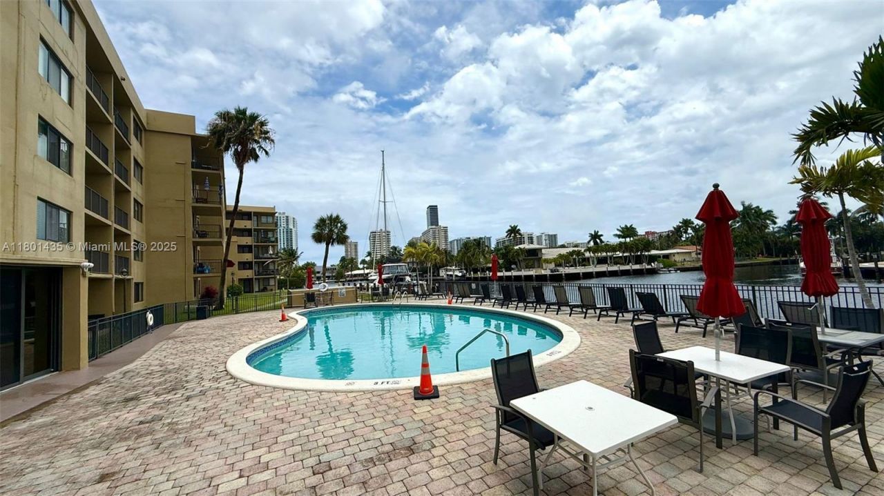 301 Golden Isles Dr, Unit 203, Hallandale Beach, FL 33009 Photo