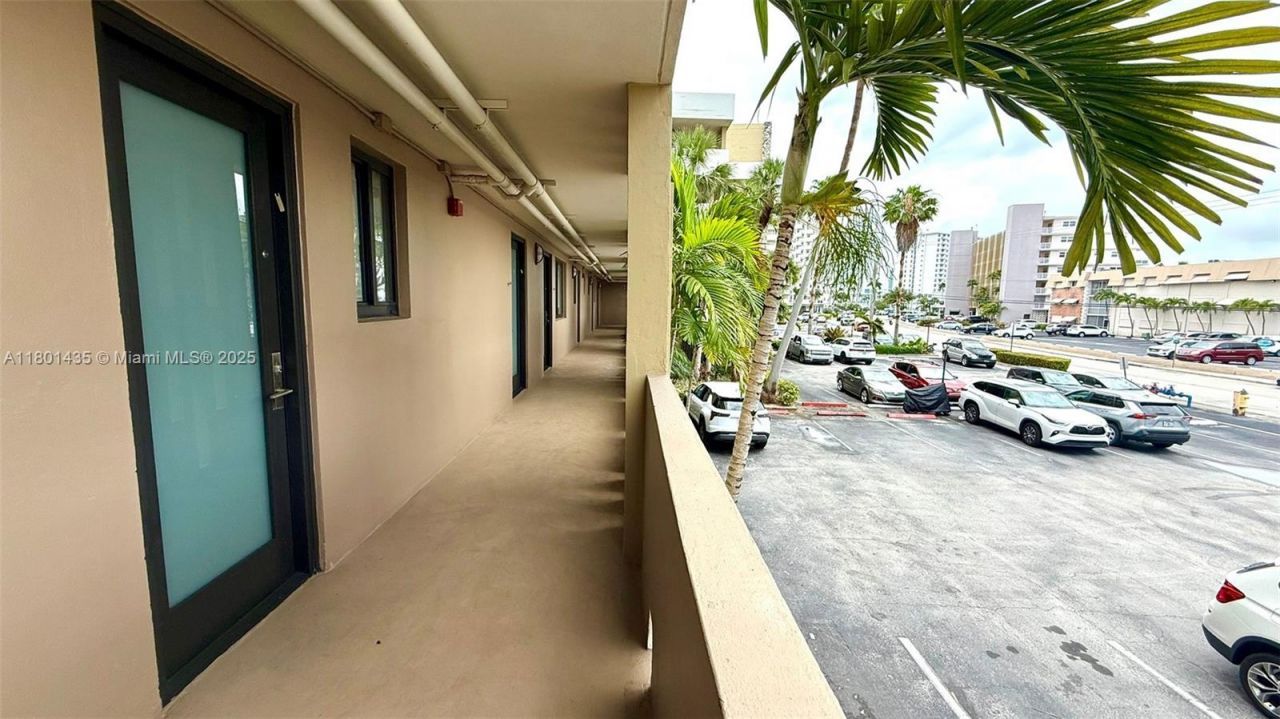 301 Golden Isles Dr, Unit 203, Hallandale Beach, FL 33009 Photo