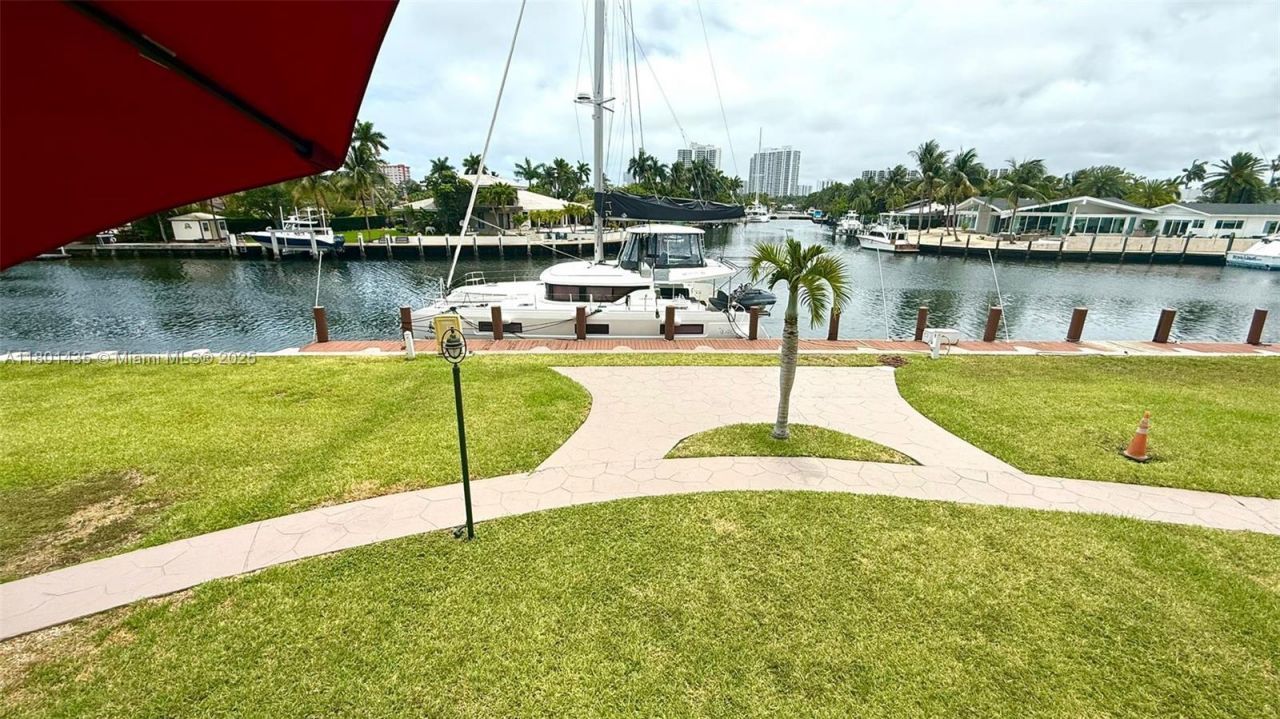 301 Golden Isles Dr, Unit 203, Hallandale Beach, FL 33009 Photo