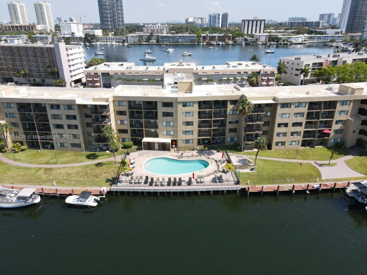 301 Golden Isles Dr, Unit 203, Hallandale Beach, FL 33009 Photo