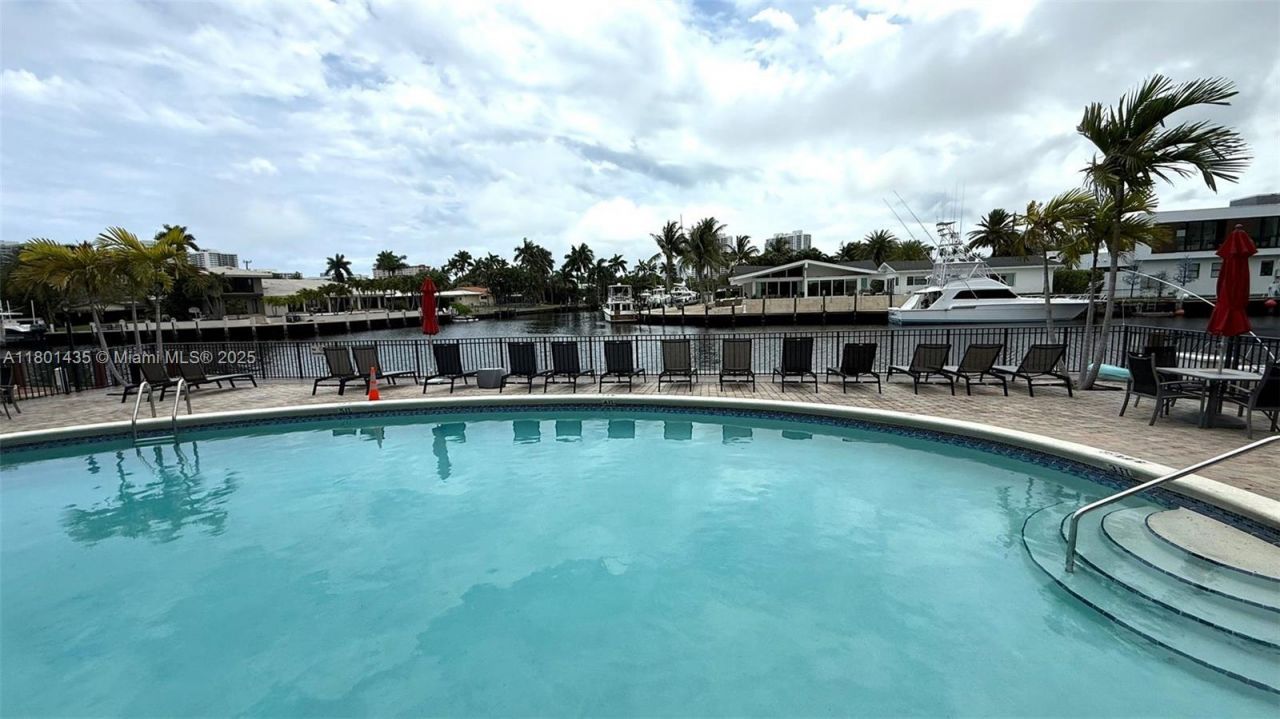 301 Golden Isles Dr, Unit 203, Hallandale Beach, FL 33009 Photo