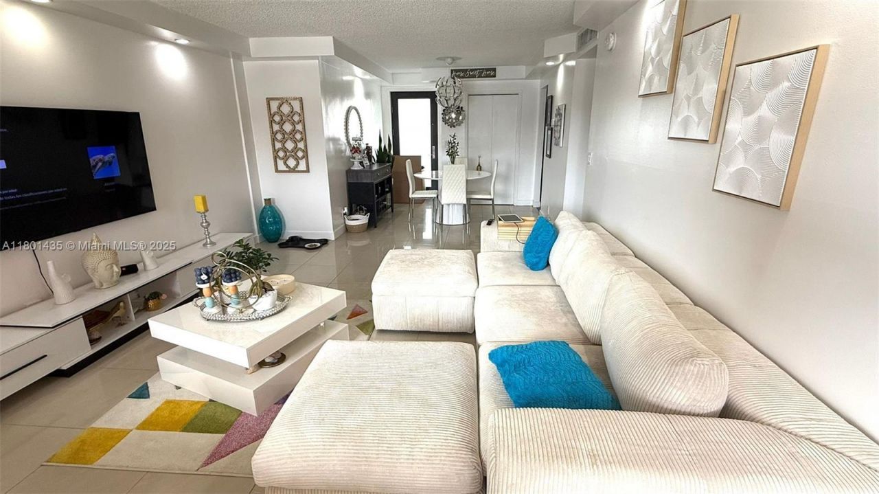 301 Golden Isles Dr, Unit 203, Hallandale Beach, FL 33009 Photo