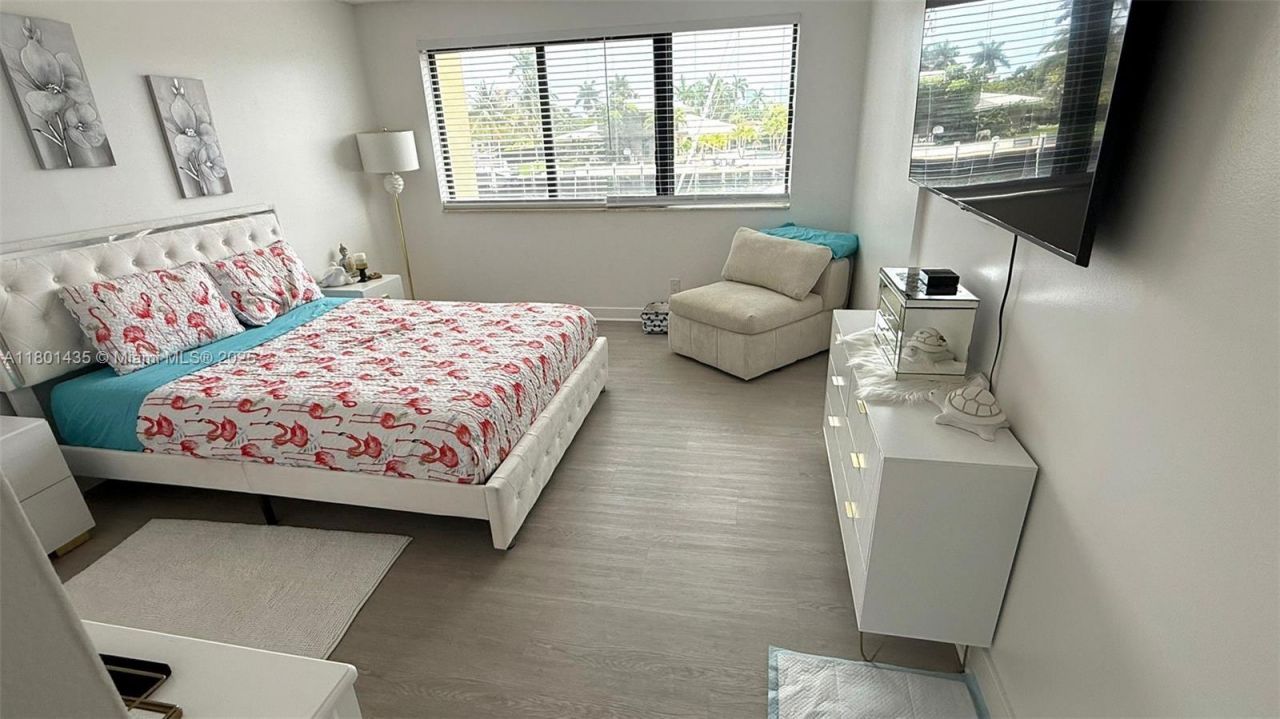 301 Golden Isles Dr, Unit 203, Hallandale Beach, FL 33009 Photo