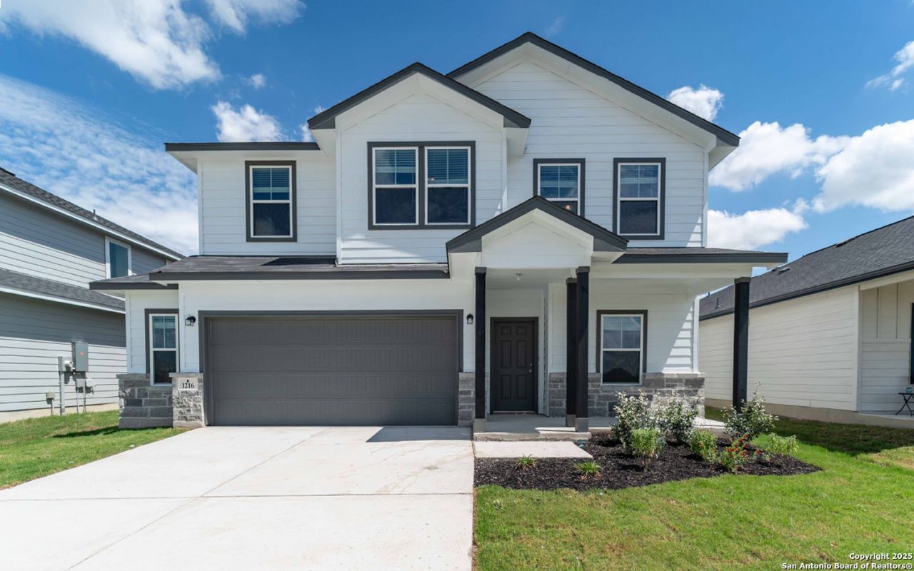 1216 Sweden, Seguin, TX 78155 Main Photo