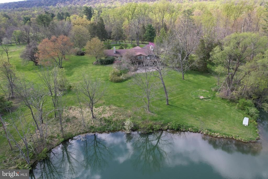 1900 COMPTON DRIVE, HARRISBURG, PA 17112