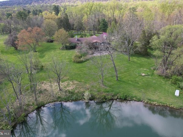 1900 COMPTON DRIVE, HARRISBURG, PA 17112