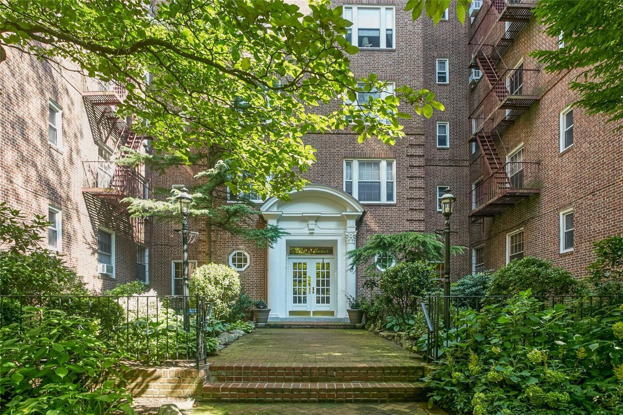 117-01 Park Lane South, Unit C 1F, Kew Gardens, NY 11418 Main Photo