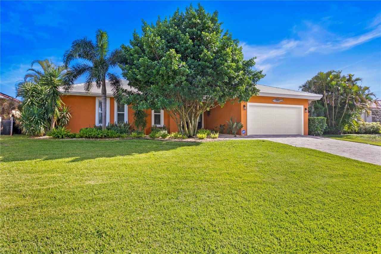 1960 Montana Avenue Ne, Saint Petersburg, FL 33703 Main Photo