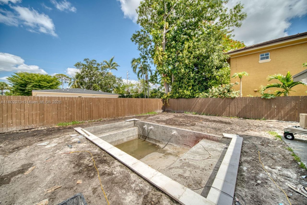 Established Fully License And Insured Pool/spa Bus, Kendall, FL 33186 Photo