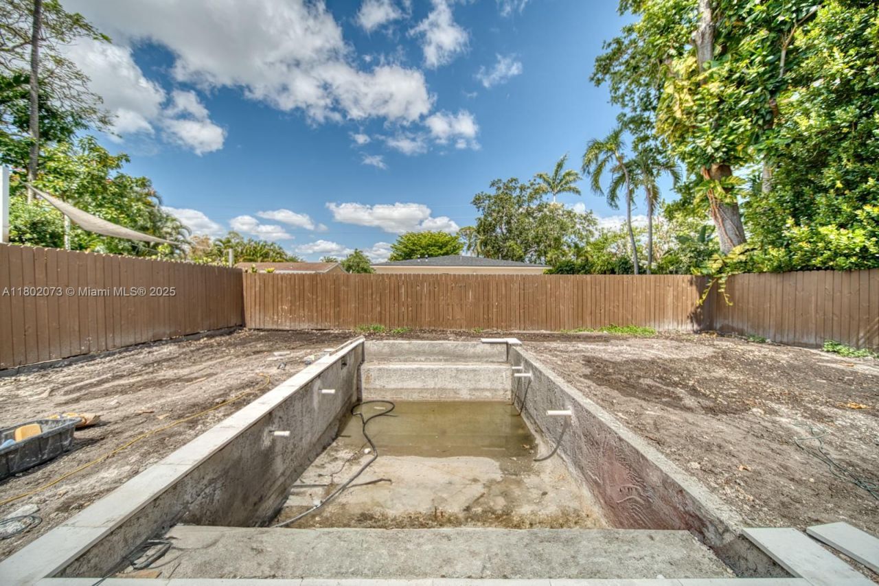 Established Fully License And Insured Pool/spa Bus, Kendall, FL 33186 Photo