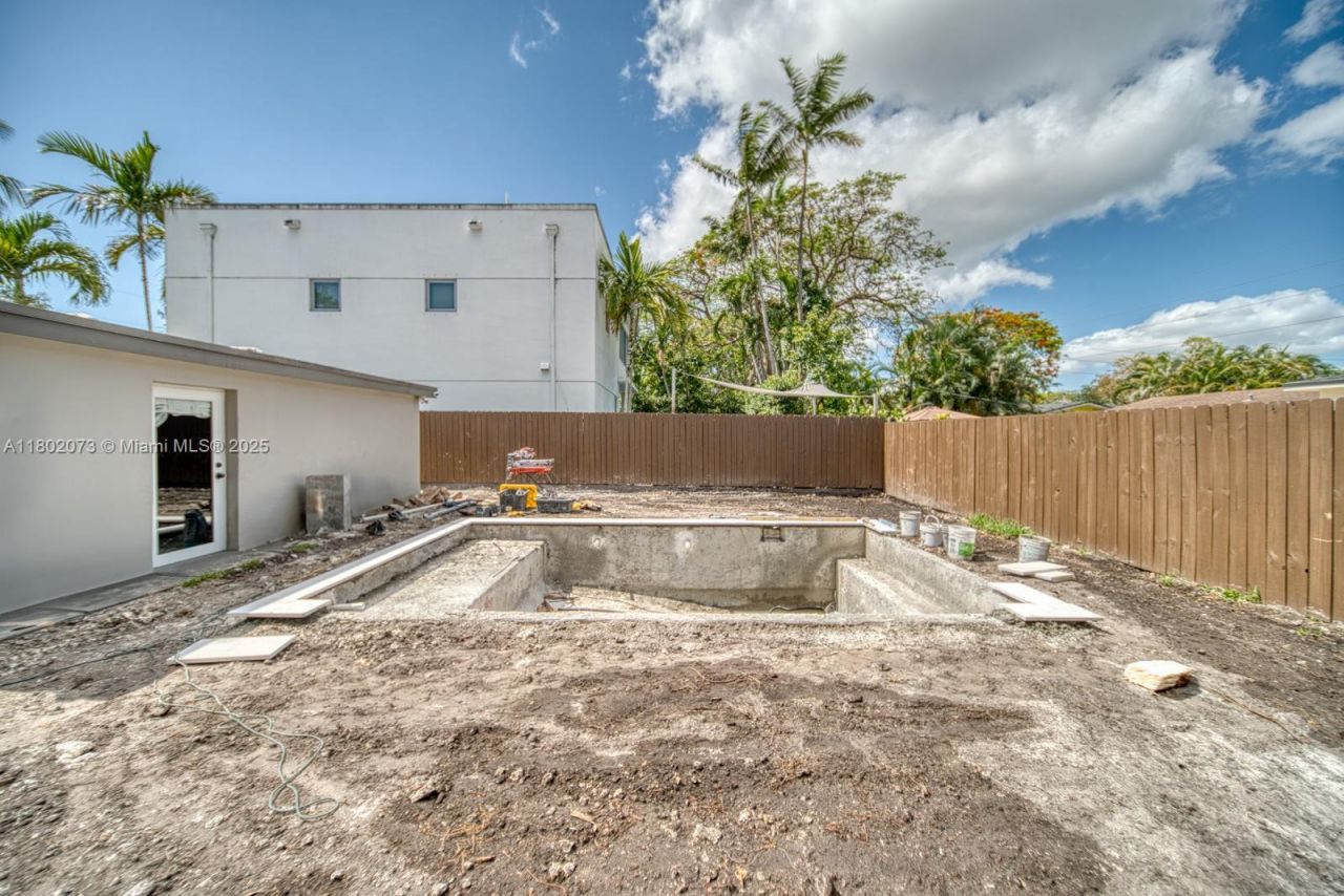 Established Fully License And Insured Pool/spa Bus, Kendall, FL 33186 Photo